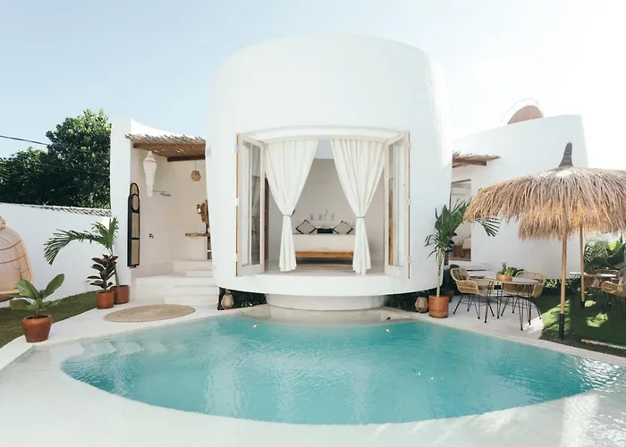 Makaii Tiny With Private Pools 3*