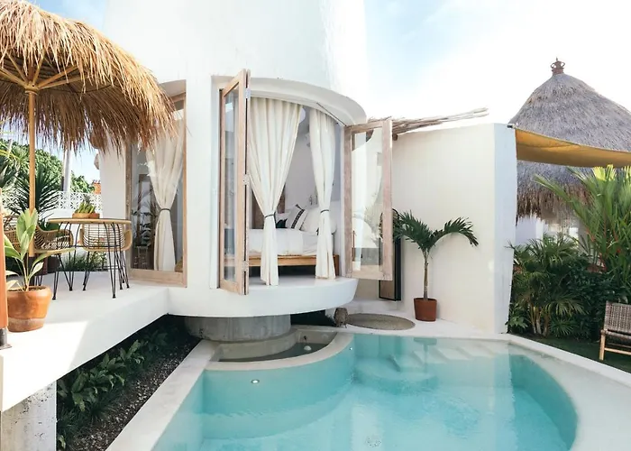 Makaii Tiny With Private Pools 3*