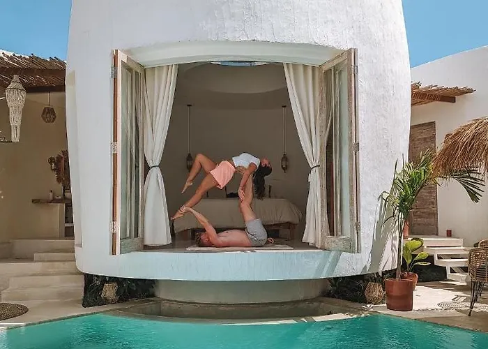 Makaii Tiny With Private Pools